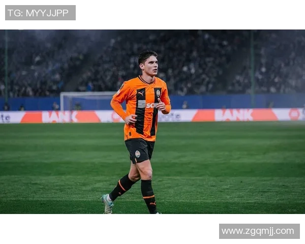 加拿大足球明星的崛起与成就：他们如何在国际舞台上闪耀光芒